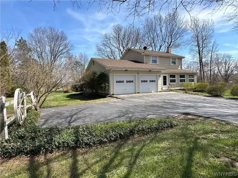 9341 S Lake Rd, Pembroke, NY 14036