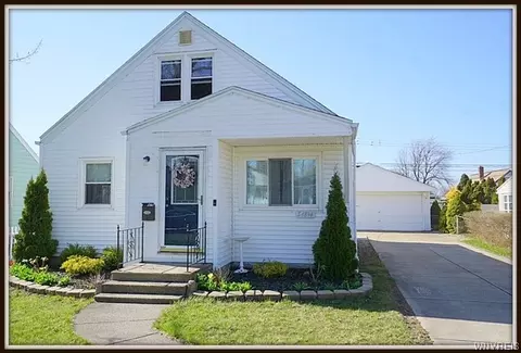 4894 Chapman Pkwy, Hamburg, NY 14075