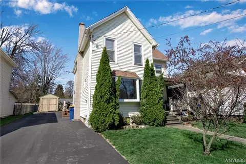 41 Minard St, Lockport, NY 14094