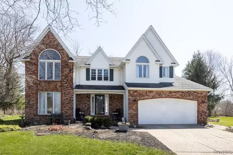 38 Opal Ct, East Amherst, NY 14051
