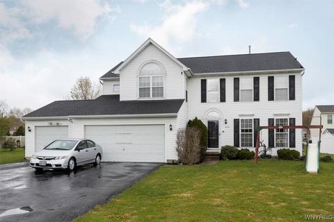 6635 Emily Ln, Lockport, NY 14094