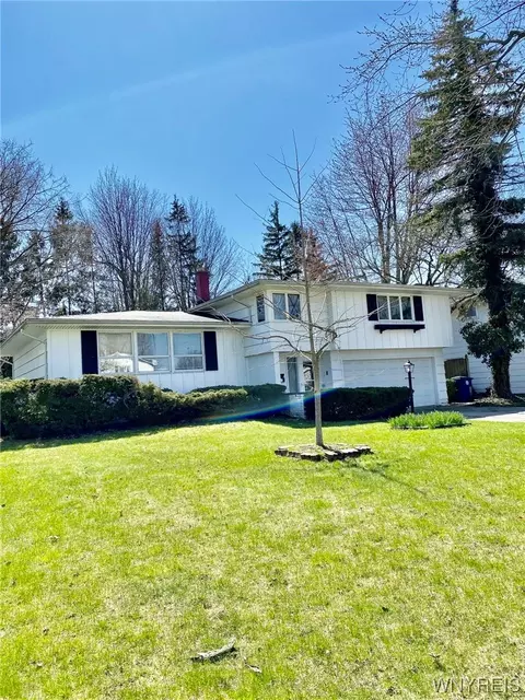 92 Dogwood Rd, Amherst, NY 14221