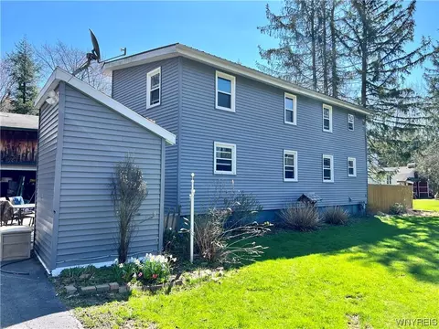 11487 Jennings Rd, Lawtons, NY 14091