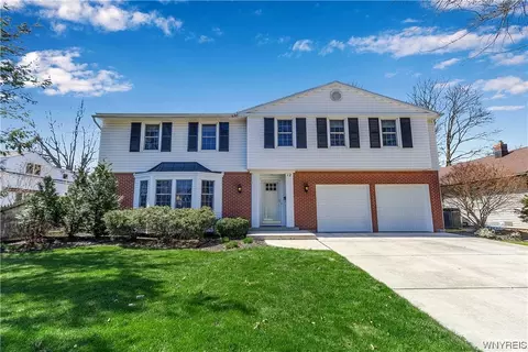12 Briarhurst Rd, Amherst, NY 14221