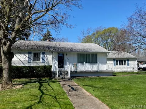 425 N 5th St, Lewiston, NY 14092