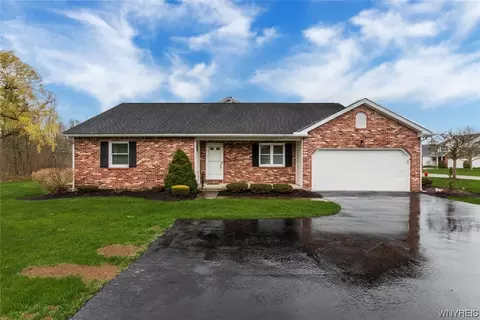 6053 Quaker Hollow Rd #1, Orchard Park, NY 14127