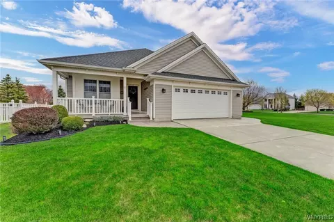 10 Apple Blossom Blvd, Lancaster, NY 14086