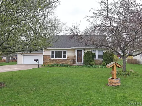 8695 Elizabeth Pkwy, Eden, NY 14057