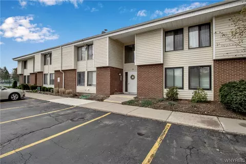 5 Southcreek Ct #A, East Amherst, NY 14051