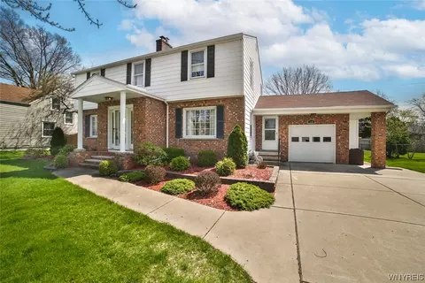 528 Meadowbrook Dr, Lewiston, NY 14092