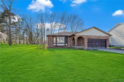 69 Partridge Ln, West Seneca, NY 14224