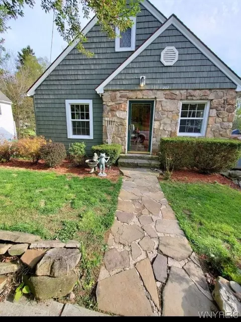 202 E Pearl St, Wellsville, NY 14895