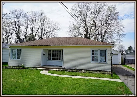 232 Roncroff Dr, North Tonawanda, NY 14120