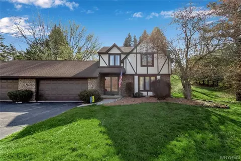 711 Girdle Rd, East Aurora, NY 14052