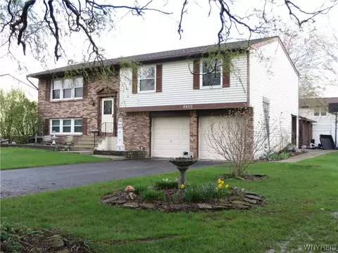 6605 Parkwood Dr, Lockport, NY 14094