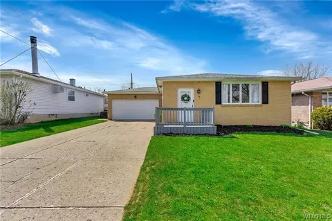 7 Lucerne Ct, Cheektowaga, NY 14227