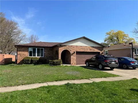 20 Cromwell Dr, Depew, NY 14043