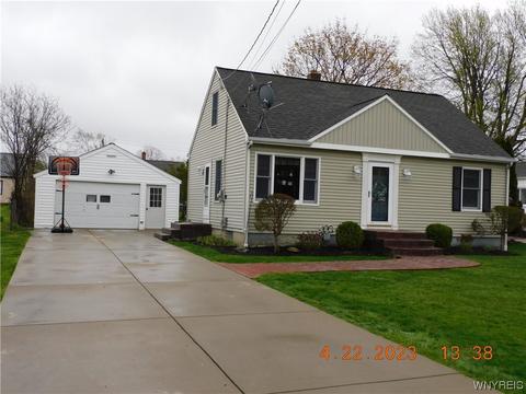 5743 Walden Dr, Lake View, NY 14085