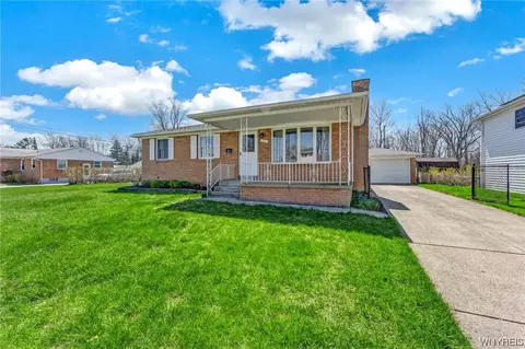 71 Dover Dr, West Seneca, NY 14224