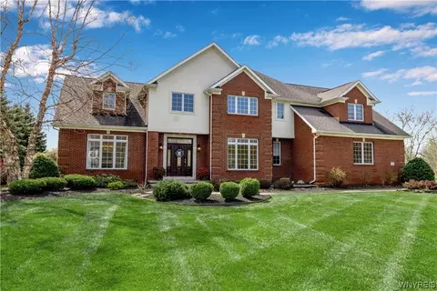 15 Rock Dove Ln, Orchard Park, NY 14127