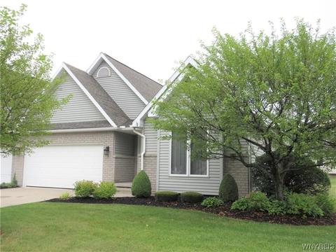379 White Oak Ln, Grand Island, NY 14072
