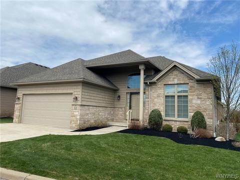 5531 Privet Dr, Clarence, NY 14221