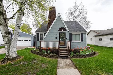 14 Morgan St, Newstead, NY 14001