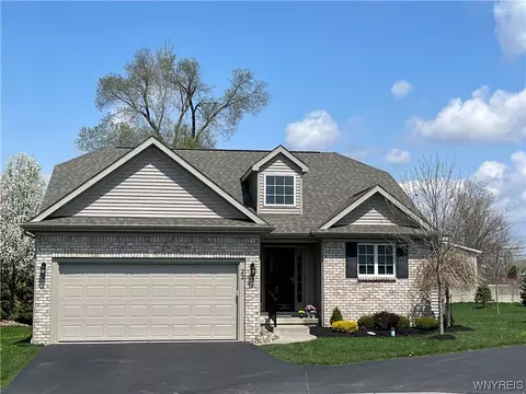 22 Dover Ct, Lancaster, NY 14086