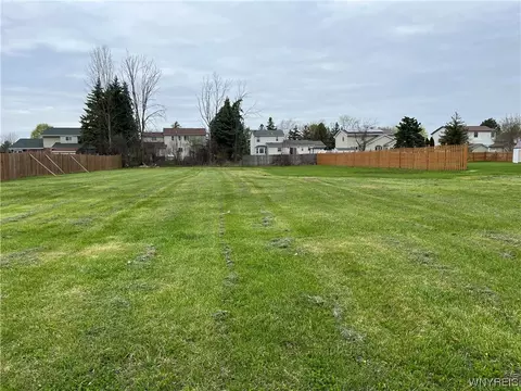 8310 Packard Rd, Niagara, NY 14304