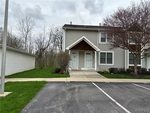 96 Olde Stone Ln, Lancaster, NY 14086
