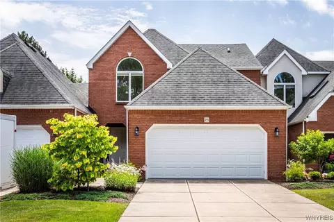 23 Hunt Club Cir, East Amherst, NY 14051