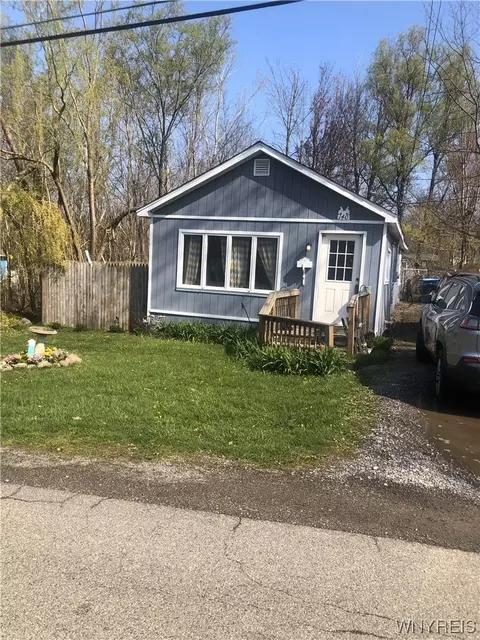 140 Reeves Rd, Evans, NY 14006