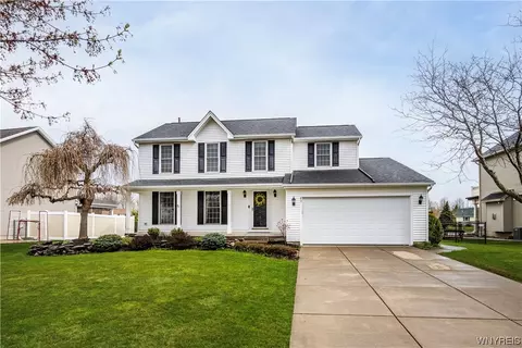 43 Cedarbrook Dr, Lancaster, NY 14086