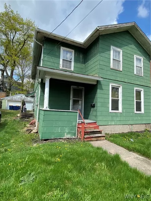 180 Gooding St, Lockport, NY 14094