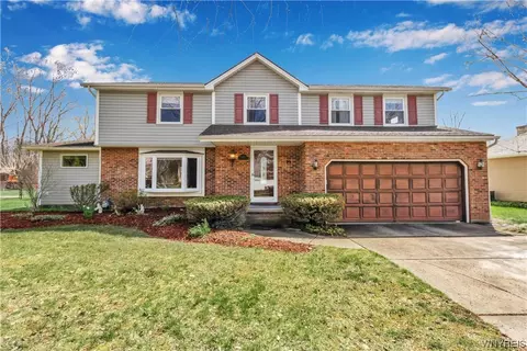 151 Fieldstone Dr, Grand Island, NY 14072