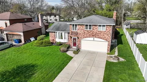 276 Old Lyme Dr, Amherst, NY 14221