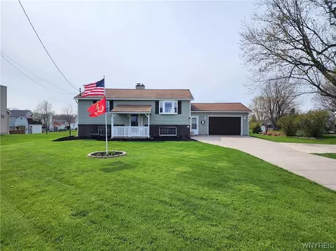 773 Aurora St, Lancaster, NY 14086