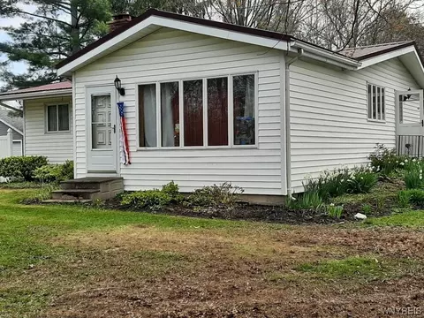4095 Burch Rd, Cambria, NY 14131