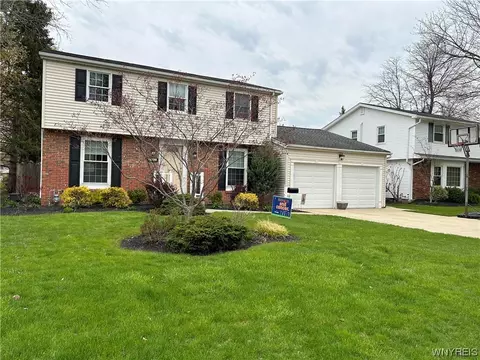252 Robin Hill Dr, Amherst, NY 14221