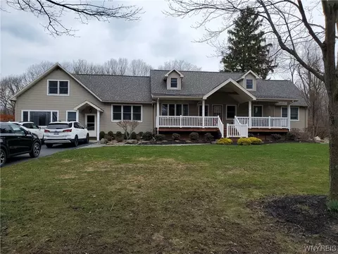 1622 Overhead Rd, Evans, NY 14047
