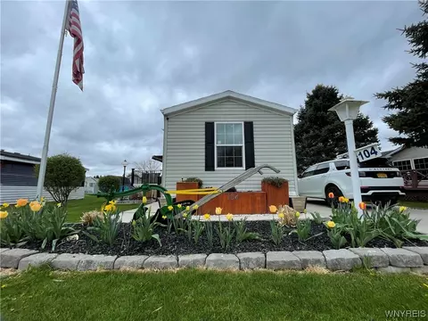 104 Summerview Dr, Arcade, NY 14009