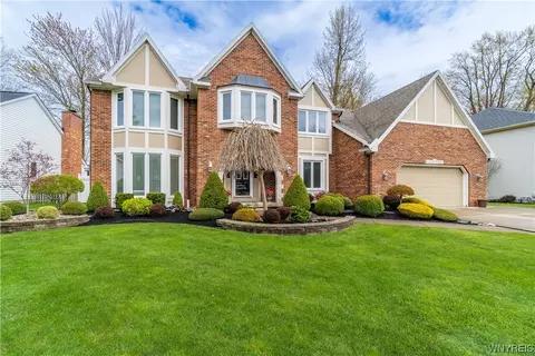 255 Quail Hollow Ln, East Amherst, NY 14051
