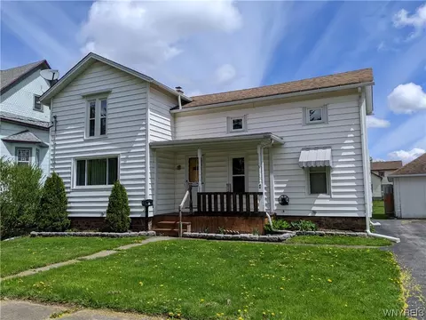 4 Robertson St, Royalton, NY 14105