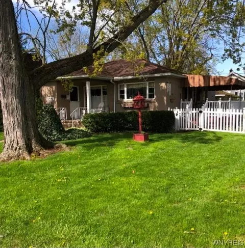 385 Kerr St, Lewiston, NY 14092