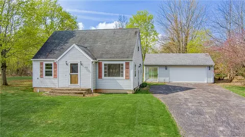 5870 Stone Rd, Lockport, NY 14094