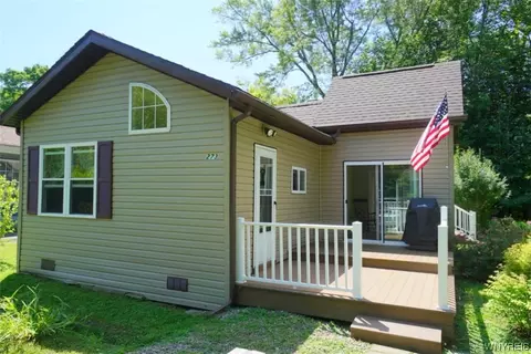 273 E Sterling Ave, Evans, NY 14006