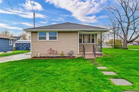84 1st Ave, Lancaster, NY 14086