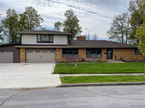 3 Sunset Blvd, Newstead, NY 14001