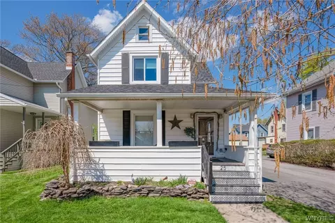 25 Monroe St, Lockport, NY 14094