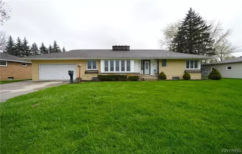 51 Brantwood Dr, West Seneca, NY 14224